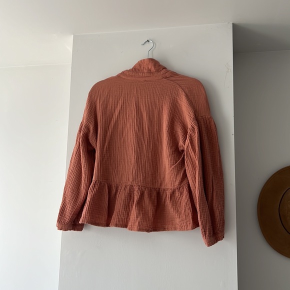 Flared Loose Fitting Blouse - Picture 3 of 3